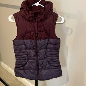 Lululemon Sweat Life Puffy Vest Size 6, Maroon and Navy